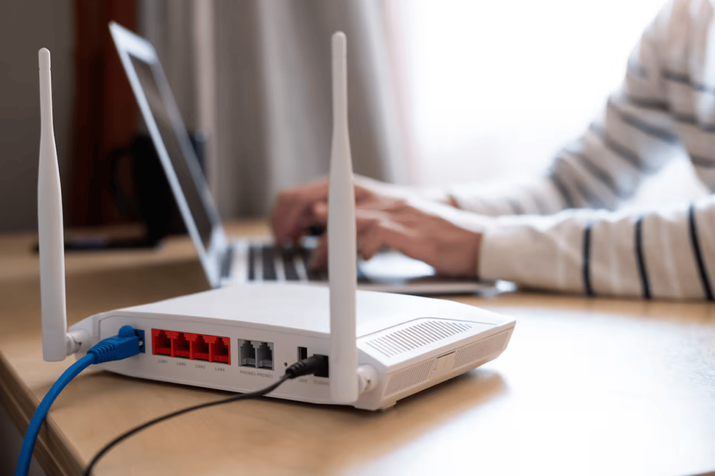 Los routers wifi se han convertido en un elemento común en la mayoría de hogares, empresas e incluso espacios públicos. | Foto: Getty Images/iStockphoto